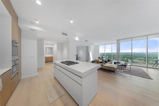 Foto del edificio - 313 W 17th St