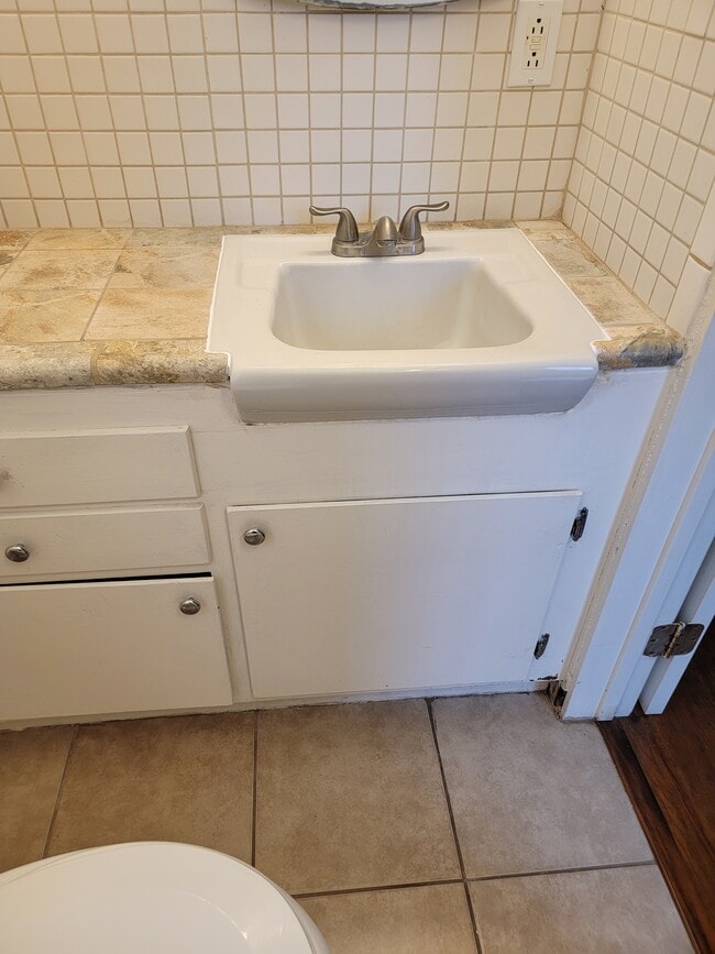 bathroom sink - 1013 Rosedale Ave