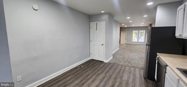 Foto del edificio - 1633 N Patterson Park Ave