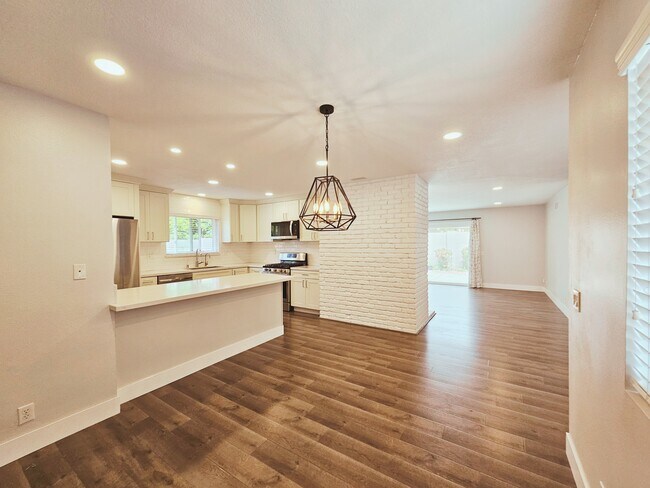 Building Photo - 9213 El Tango Cir