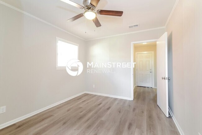 Foto del edificio - 4 Bedroom Pet-Friendly Home in Birmingham, AL with Main Street Renewal