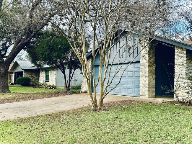 Building Photo - 400 Battle Bend Blvd