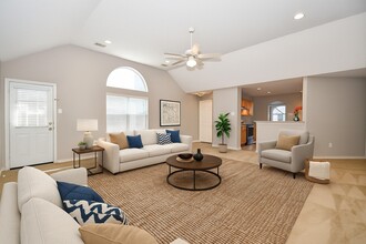 Building Photo - 15410 Hazel Thicket Tr