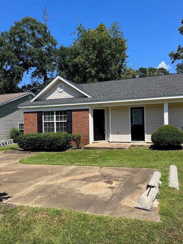106 Cove Landing Dr, Thomasville, GA 31792 House for Rent in