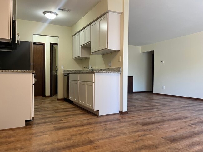 Building Photo - Greenwoods Apartments
