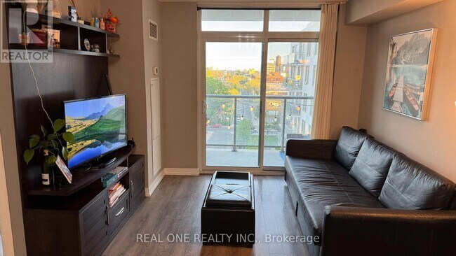 Photo du bâtiment - 816 Lansdowne Ave