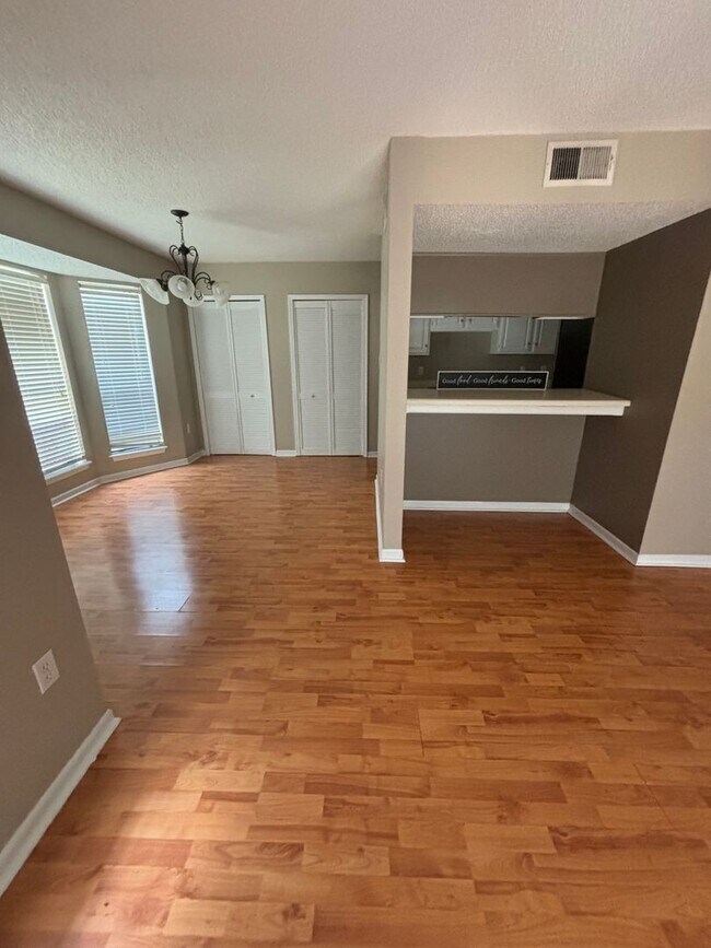 Building Photo - Brightside #C (Rental Bonus - Currently Ru...