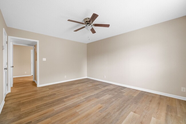 Building Photo - 481 Martha Ln