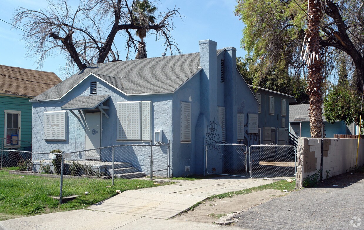 Primary Photo - 1172 N Mayfield Ave