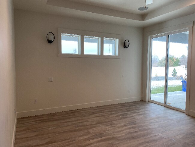 Foto del edificio - 15550 Riverside Rd