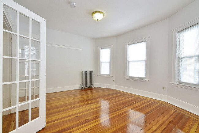 Building Photo - 175 Callender St