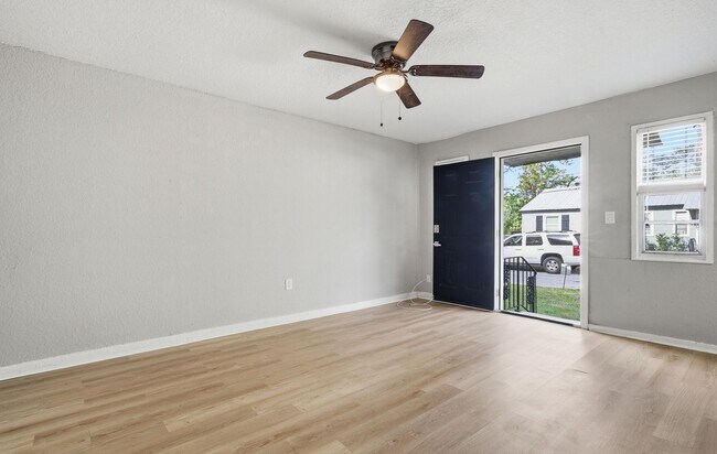 Foto del edificio - Renovated 2 Bedroom Jacksonville Heights Duplex Apartment
