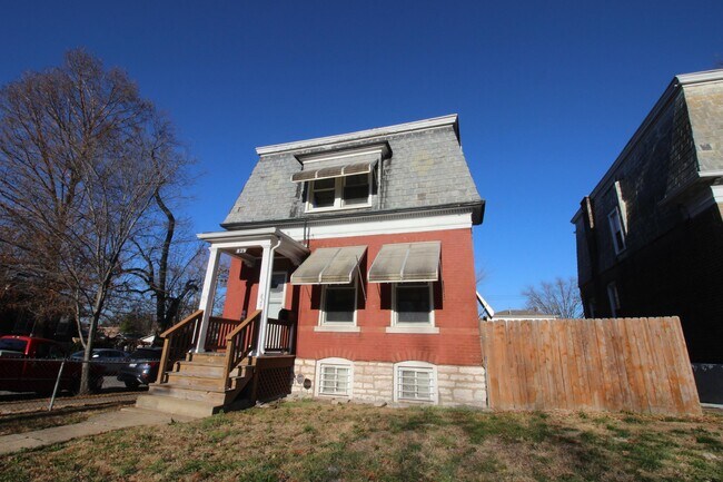 Building Photo - 829 Bates St