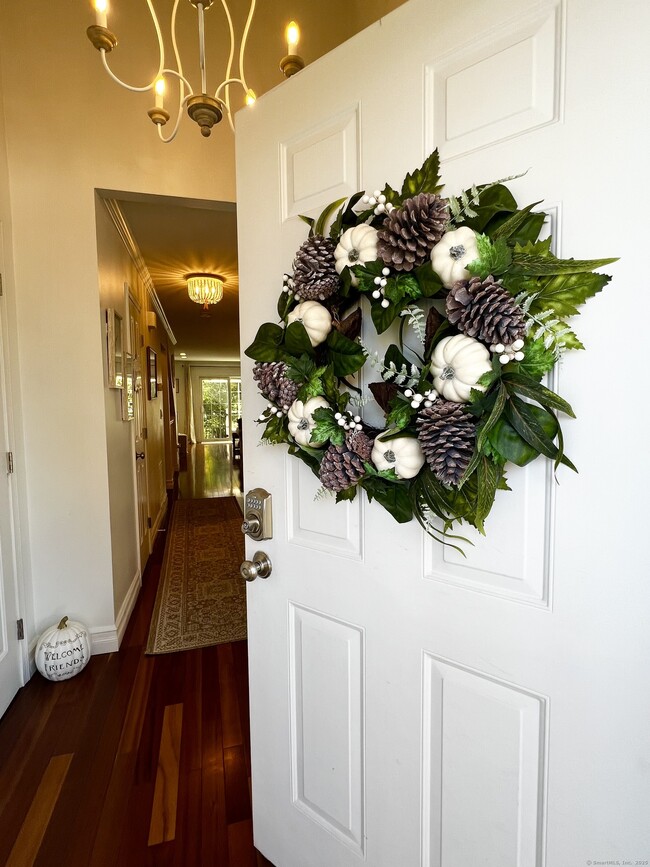 Foto del edificio - 751 Long Hill Rd