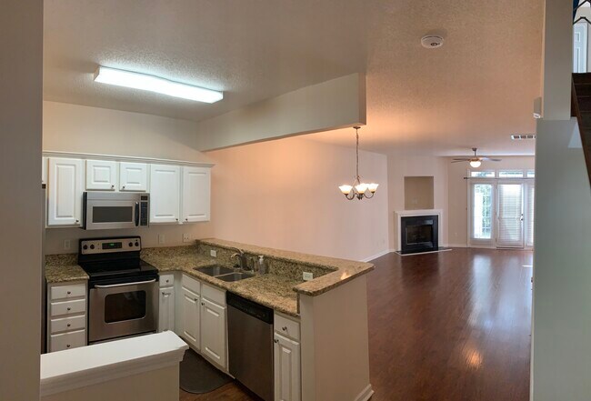 Cocina y sala de estar - 1345 Anthem Court