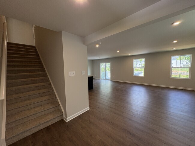 Building Photo - 170 Grv Hl Ter