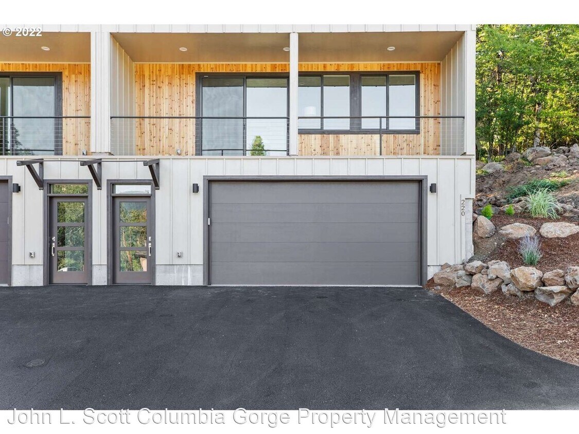 3 br, 2.5 bath House 220 NW Brykett Place House Rental in White Salmon, WA