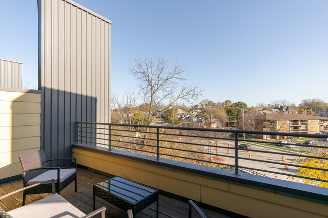 Building Photo - 325 Mill Reserve Dr