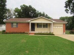 Building Photo - 606 Oregon St