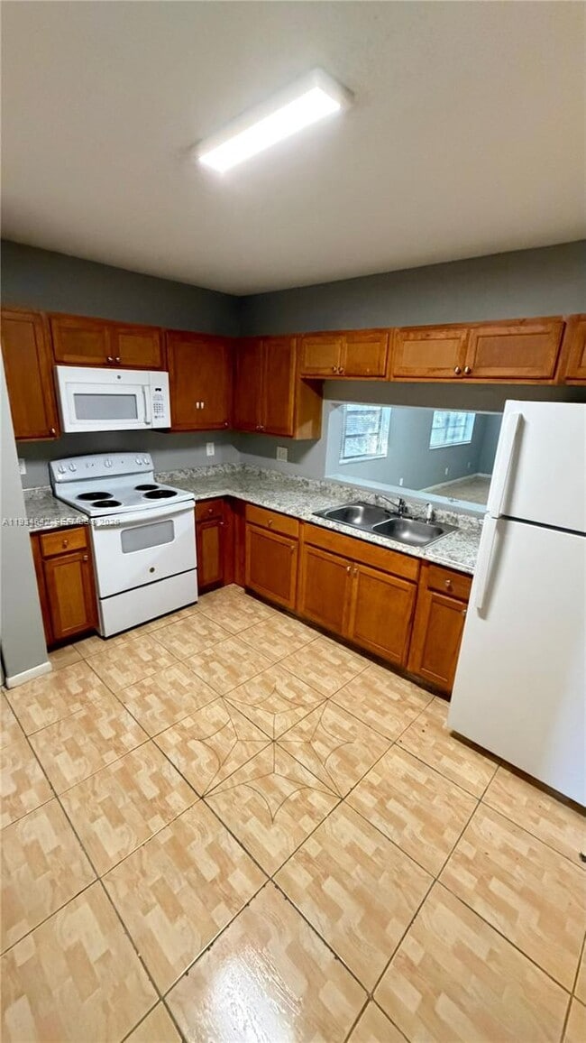 Building Photo - 11575 Royal Palm Blvd