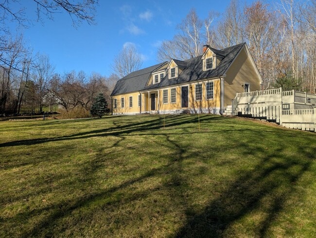 Building Photo - Beautiful 2 Bedroom House