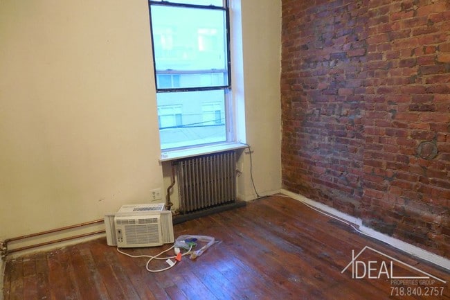 Building Photo - 682 Degraw St