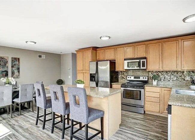 Building Photo - **Amazing 4 bedroom 3 bathroom Home coming...
