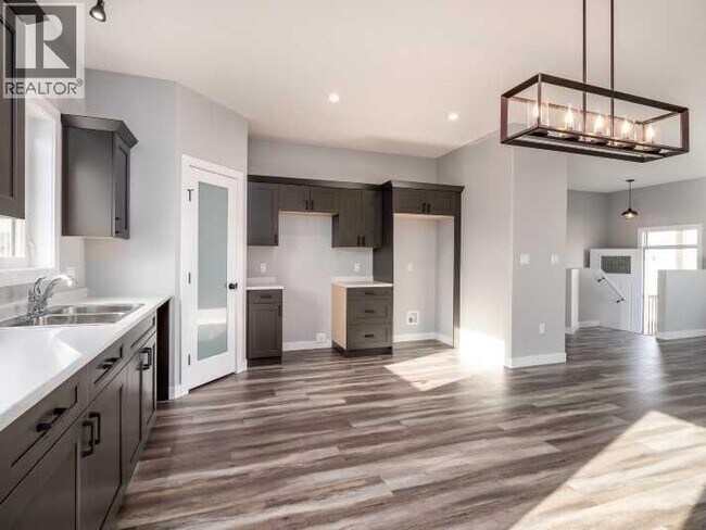 Building Photo - 3702-3772 72 Ave