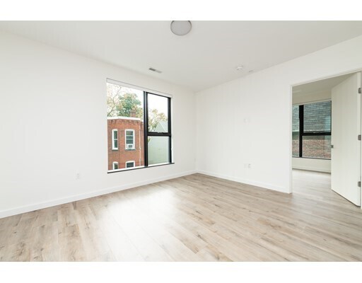 Building Photo - 5 Sewall St