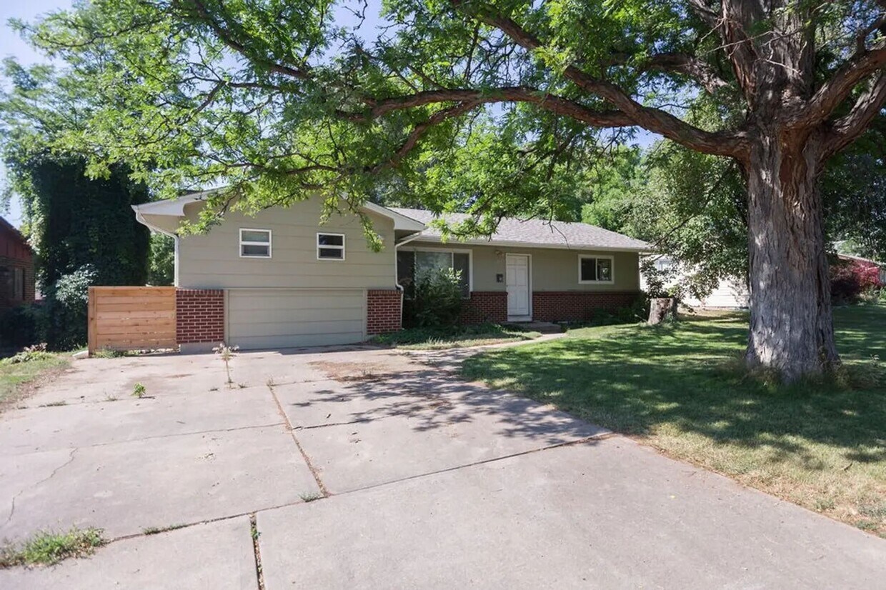 Building Photo - 5 Bedroom Home In Fort Collins!