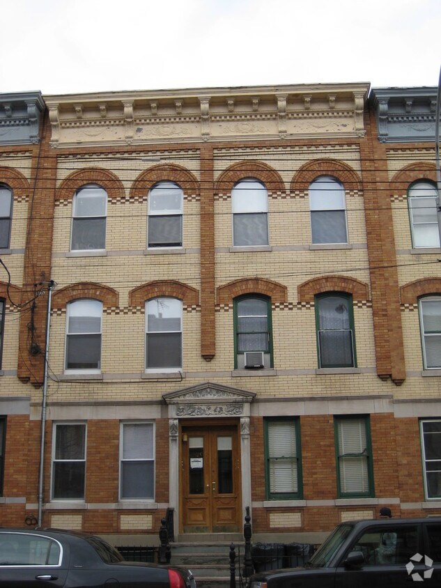 Primary Photo - Landmark