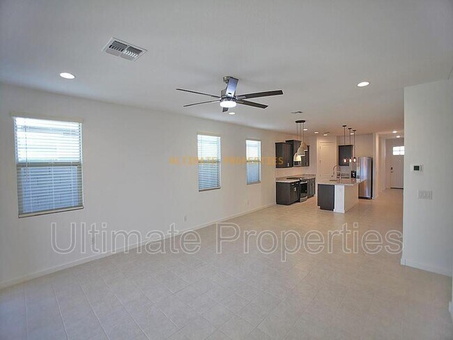 Building Photo - 12571 W Country Club Trail