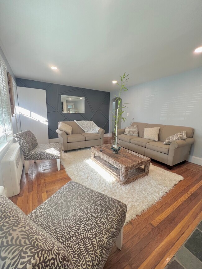 Foto del edificio - 81 Oakwood Ave