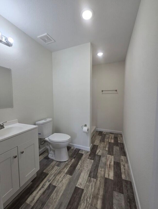 Foto del edificio - New 4 Bed / 3 bath in Pocahontas Available Now!
