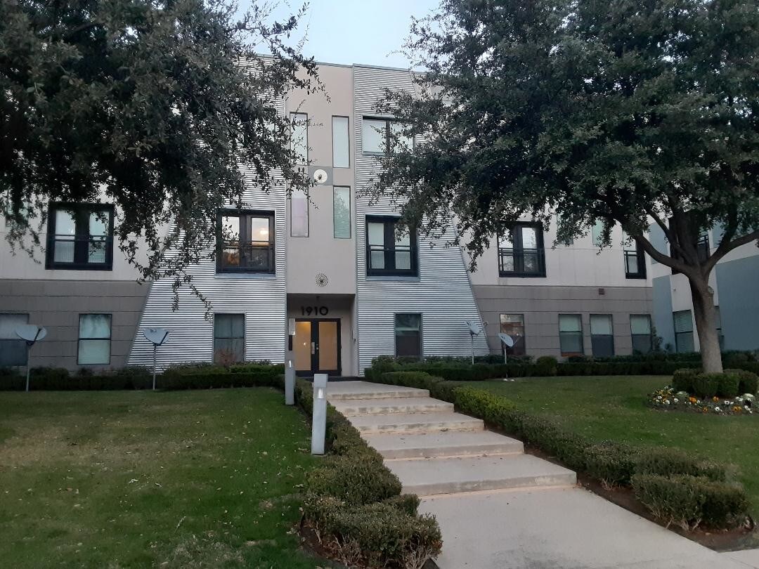 Building Photo - 1910 Bennett Ave