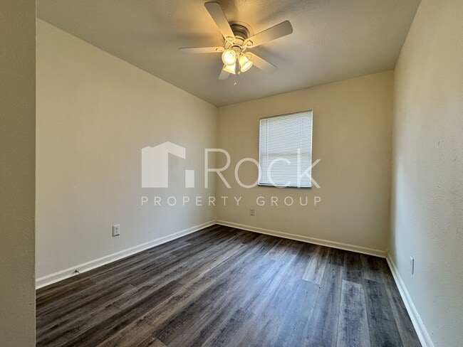 Photo - 114-116 SW 23rd St Duplex Apartment