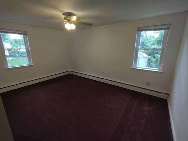 Foto del edificio - Two Bedroom duplex for rent 19115