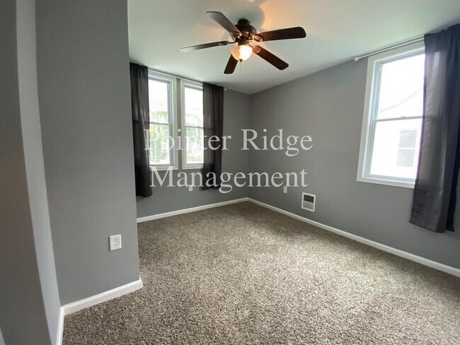 Foto del edificio - 4308 Mainfield Ave