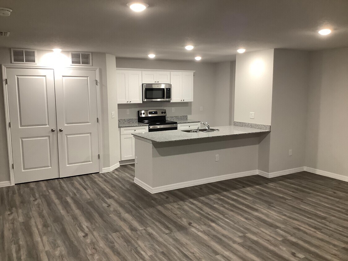 Foto principal - 1413 Stone Ridge Cir