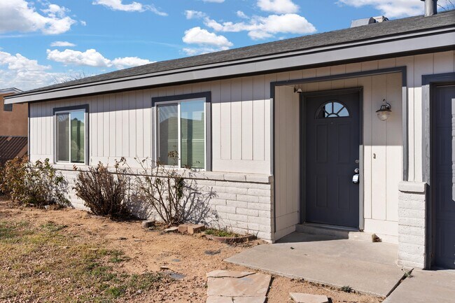 Building Photo - 417 Gaslight Ln SW