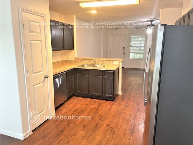 Foto del edificio - 16371 Royal Stone Ln