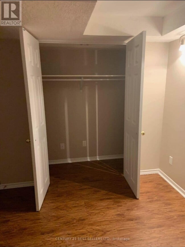 Building Photo - 1975 Fairport Rd