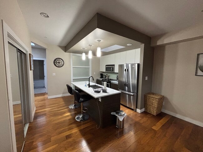 Building Photo - 1008 Tillicum Rd