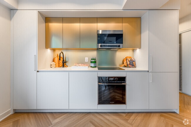 1BR, 1BA - 639SF - Kitchen - Toronto House