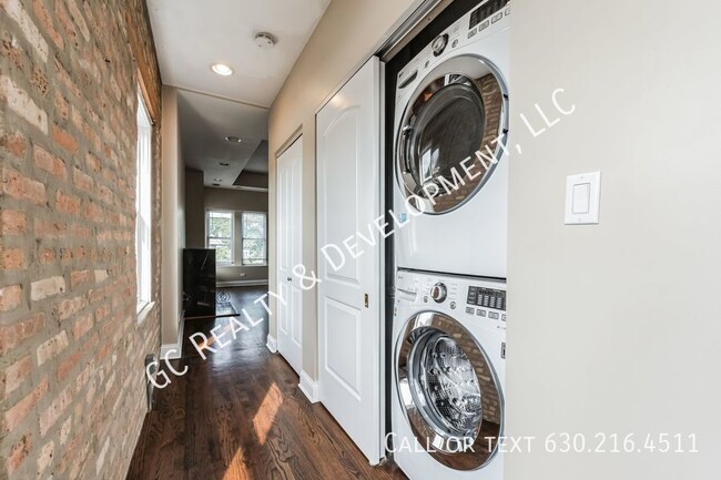 Building Photo - ***VINTAGE PENTHOUSE CONDO / 2BDRM - 2BTH ...