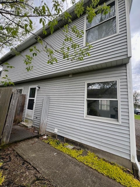 Building Photo - 823 Martin St