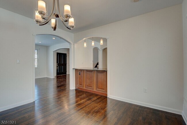 Building Photo - 7 Alcott Dr