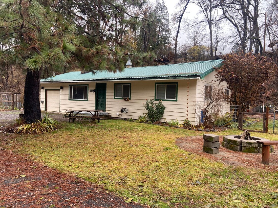 Foto principal - Riverside Retreat for Rent in Klickitat, WA