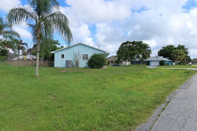 Foto del edificio - 601 SE Polynesian Ave