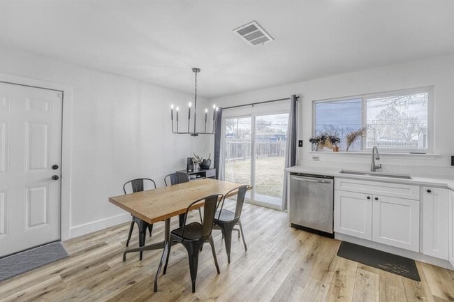 Foto del edificio - 2508 Lakehurst Dr